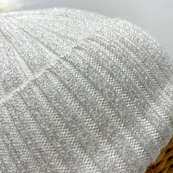 White silver metallic winter cap NEW - Picture 6 of 11